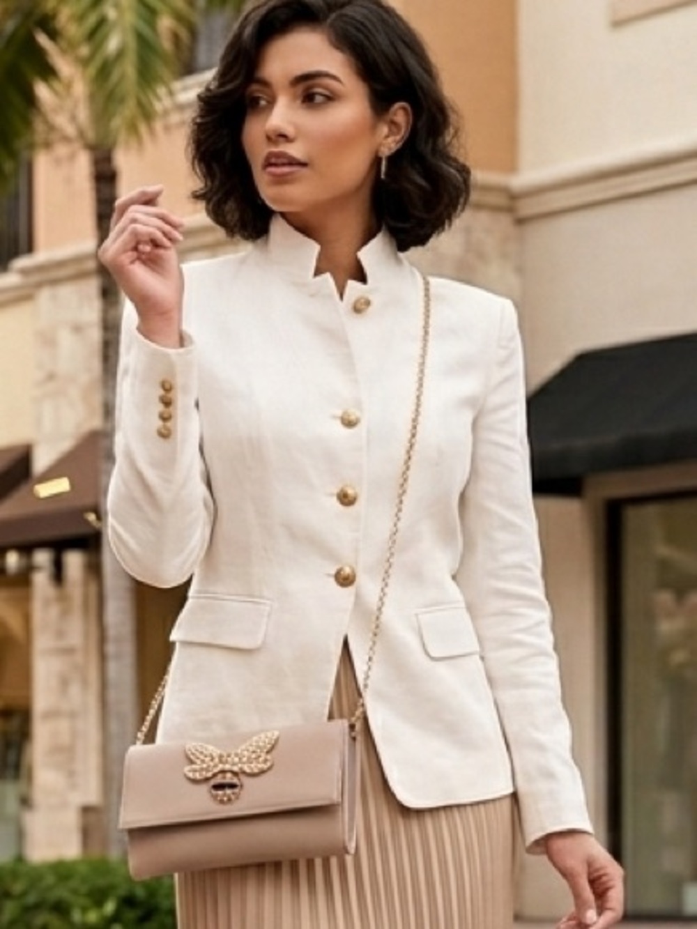 IVORY BEE DETAIL CLUTCH BAG